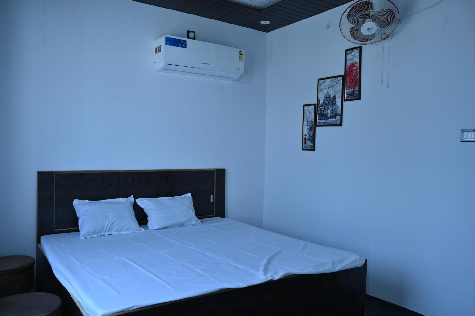 Privyrooms ゴーラクプル エクステリア 写真
